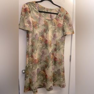 A short-sleeved flower mini dress, size L